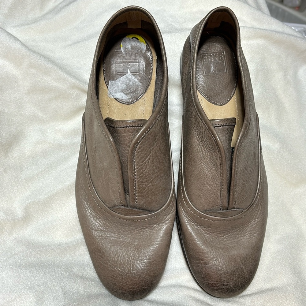 Frye sz. 9 leather taupe shoes